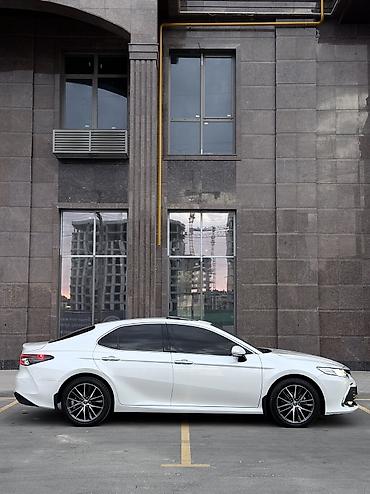 tayota progres: Toyota Camry: 2023 г., 2.5 л, Вариатор, Гибрид, Седан — 7