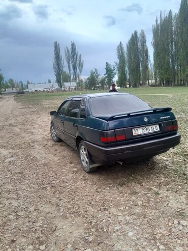 Volkswagen: Volkswagen Passat: 1991 г., 1.8 л, Механика, Бензин, Седан