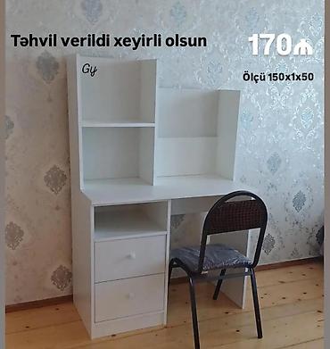 Ağ rəngli funksional iş/oxu masası - Üst hissədə açıq rəf bölmələri