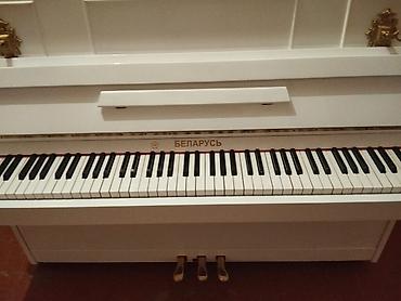electron piano: Ağ rəngli akustik piano – klassik upright model - Korpus: parlaq ağ — 2