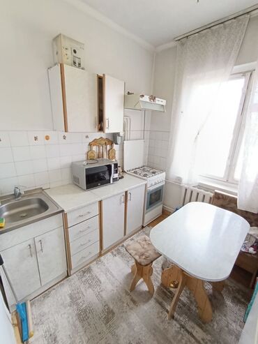 срочно продаётся дом в жил массиве калыс ордо: 2 комнаты, 50 м², 105 серия, 5 этаж, Косметический ремонт