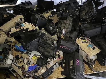 Капоты и комплектующие: Петли капота Toyota, Б/у, Оригинал — 8