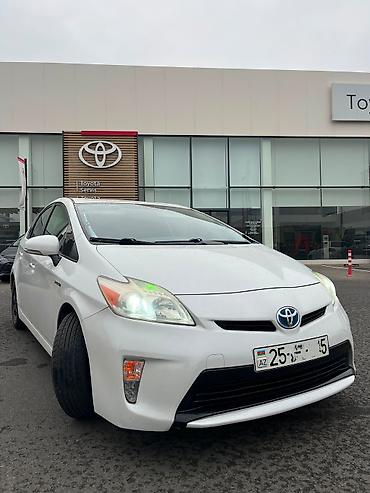 07 2012: Toyota Prius: 1.8 l | 2012 il Hetçbek — 2