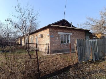 срочно продаю участок газ канализация есть: Үй, 80 кв. м, 3 бөлмө, Менчик ээси, Эски ремонт