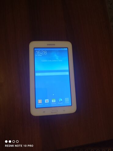 Samsung: Ağ rəngdə, Samsung firmasının istehsalı olan planşet ili 2014 — 3