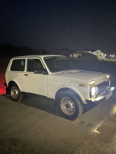 ваза для сладостей: VAZ (LADA) 4x4 Niva: 1.7 l | 2005 il 134715 km Ofrouder/SUV