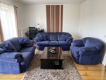 Sofe i kaučevi: Trosed, bоја - Tamnoplava, Upotrebljenо