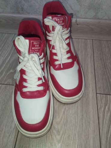 Кроссовки и спортивная обувь: Высокие кроссовки - Размер : 39,5 -40. - Цвет: белый с красными — 2