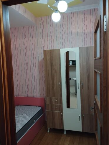 Qarderob, paltar dolabı, İşlənmiş, 3 qapılı, Açılan, Düz dolab