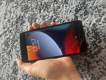 Apple iPhone: IPhone 7 Plus, Б/у, 32 ГБ, Черный, Зарядное устройство, Чехол, Коробка, 76 %