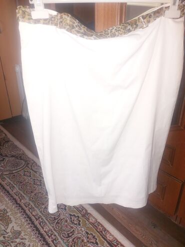 Dəstlər, kostyumlar: Qadın geyim dəsti – 4 parçadan ibarət 1) Boz rəngli midi don - Yumşaq — 6