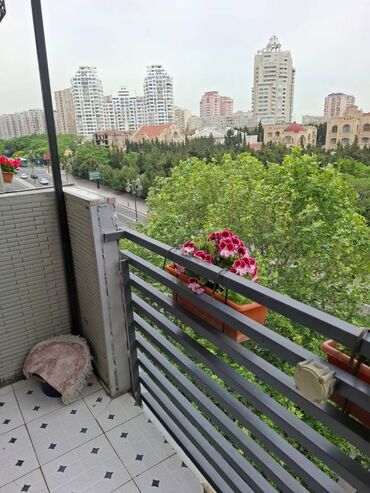 Köhnə tikili: 📍 Ünvan: İzmir prospekti 43 🏢 Köhne tikili bina (Xuruşovka — 2