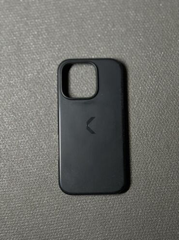 коврик для мыщи: Черный силиконовый чехол от COMMO для iPhone 16 Pro в состоянии БУ