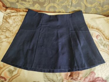 zenske krem pantalone m: Nova teget suknjica, na lastis, vel 3XL. Cena 500 rsd