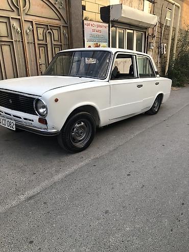 yeni vaz 21011: VAZ 2101, ağ rəng, sedan kuzov. Xüsusiyyətlər: - Klassik dizayn, 4 — 1