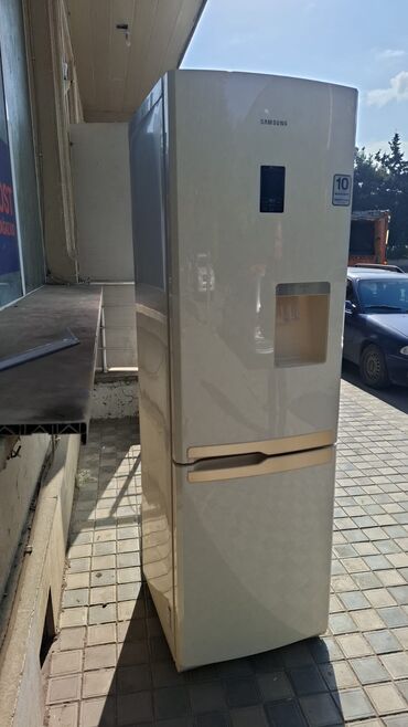 Paltaryuyan maşınlar: 2 qapılı Samsung Soyuducu Satılır, rəng - Bej, Dispenserli