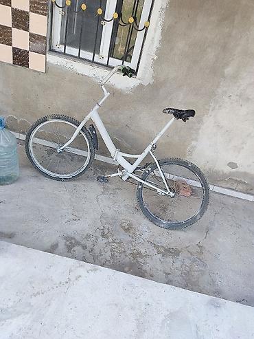 1 memmed: Aşagı yeri var - Rəng: a - Təkərlər: 26" arxa, 24" ön (sıx dişli — 1