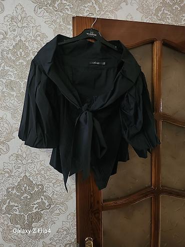 şort: Qadın bluzası – L’AGEL brendi, qara rəng - Model: qısa bluz, ön — 2