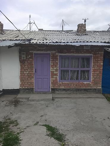 Үйлөр: Продаётся кв барачного типа из 3х комнат.Имеется вода Аристон.Газовая — 6