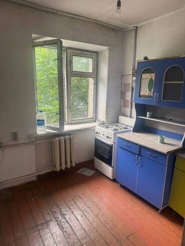 срочно продаётся 1 комнатная квартира в районе ошского рынка по улице кенсуйская: 2 бөлмө, 41 кв. м, Хрущевка, 1 кабат
