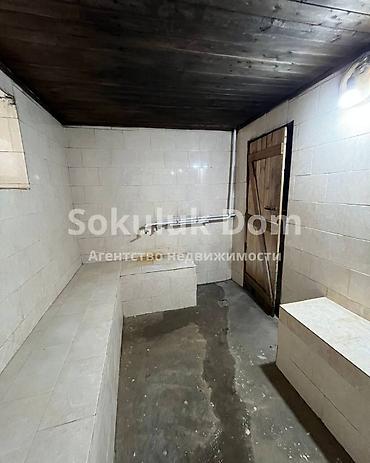 Продажа коттеджей и домов: 🏠Продаётся дом с бизнесом в с. Сокулук 🟡Комнаты: 5 🟡Участок: 13 соток — 5