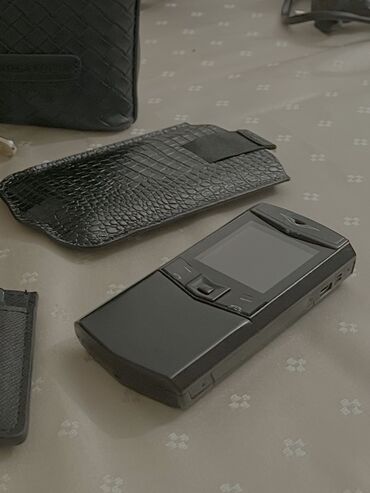 Tavalar: Vertu Signature Touch, 4 GB, rəng - Qara, Düyməli