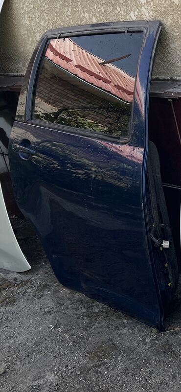 кузовные детали на фит: Задняя правая дверь Toyota 2003 г., Б/у, цвет - Синий,Оригинал