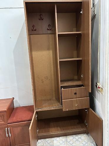 moyka skaf: Dəhliz üçün çoxfunksiyalı asılqanlı dolab - Material: taxta/LDSP — 2
