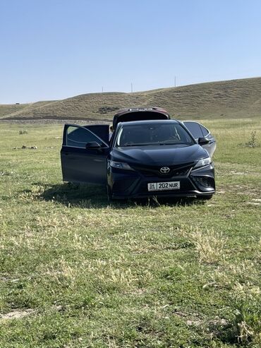 камаро шевроле: Автомобиль Toyota Camry черного цвета. Современный дизайн кузова