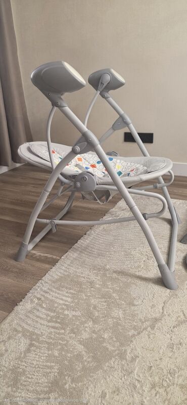 детские качели для дома: Продам детскую электрическую качелю шезлонг 2в1. Качает, работает