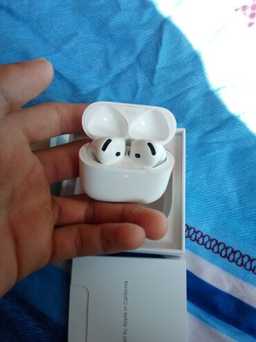 скупка комп: AirPods 4 Особенности: - Вакуумные амбушюры с укороченными ножками -