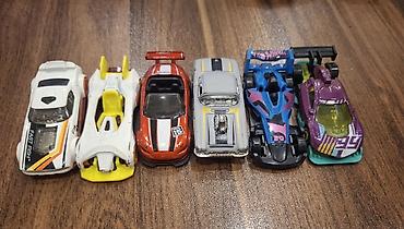 Avtomobil satışı: Hot Wheels oyuncaq maşınları dəsti – 6 ədəd hamısı birlikdə 25 — 1