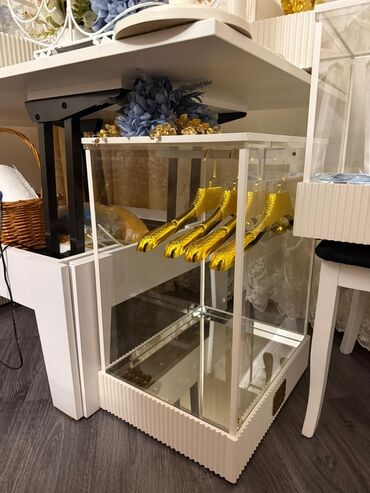 Xonçalar: 12 ədəd xonça satılır 1 dəfə istifadə olunub. Yenidir. Güllər və — 11