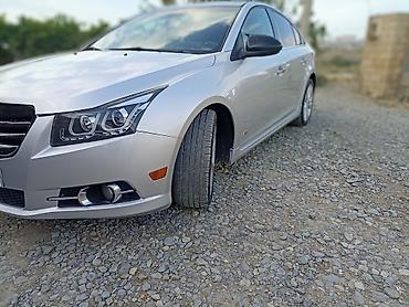 accent 2013: Chevrolet Cruze – gümüş rəngli sedan maşın tam dolu Avtomobil — 1