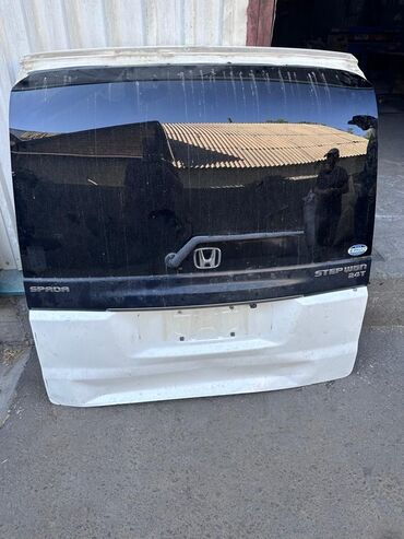 шины на степвагон: Багажниктин капкагы Honda, 2004 г., Колдонулган, Оригинал