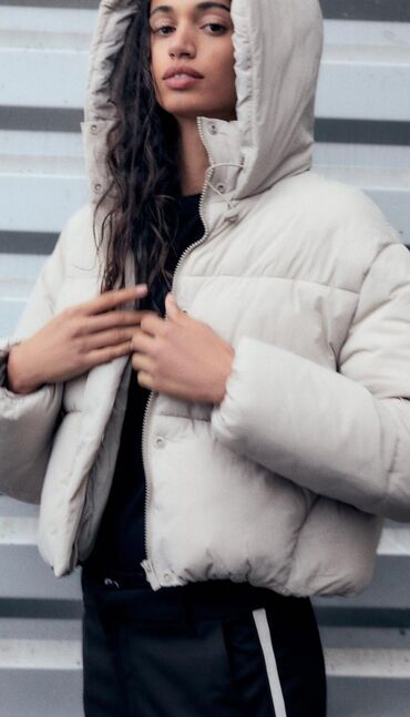 Kurtkalar: ZARA kurtka. Ekru reng s razmer (m razmere de olur) Su ve külek — 31