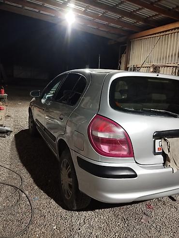Унаа сатуу: Nissan Almera: 2001 г., 1.8 л, Кол менен иштөөчү, Хетчбек — 2