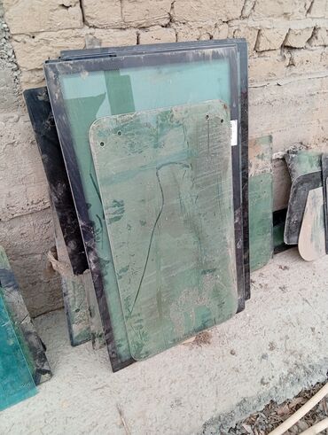 Стекла и комплектующие: Лобовой передний задний боковой различных размеров и форм — 19