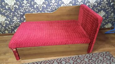 мяхкий мебел: Диван-кровать, цвет - Красный, Б/у