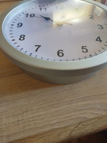 Ostali kućni dekor: Sat sa policama neko voli da ga zove sef. Moze da se ugradi u zid ili — 9