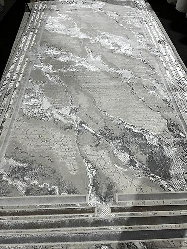 Ковер современного дизайна в серо-графитовой гамме. - Стиль