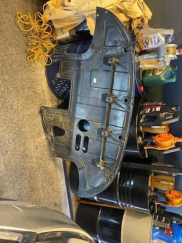 moto usta: Mühərrik alt qoruyucu plastik (skid plate/splash shield) - — 1