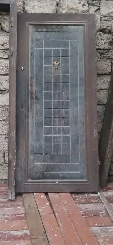 Giriş qapıları: Mənzil üçün İşlənmiş Giriş qapısı Glazok ilə, Zəmanətsiz, Ödənişli quraşdırma, Ünvandan götürmə — 2