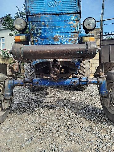 yeşka turbo az: Mavi rəngli təkərli kənd təsərrüfatı traktoru - Korpus: kabinli, iki — 7