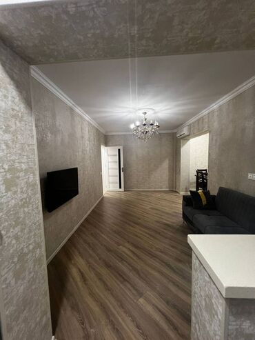 Uzunmüddətli kirayə mənzillər: Əhmədlidə Neapol dairəsində, Neapol şadlıq sarayının arxasında 9 — 2