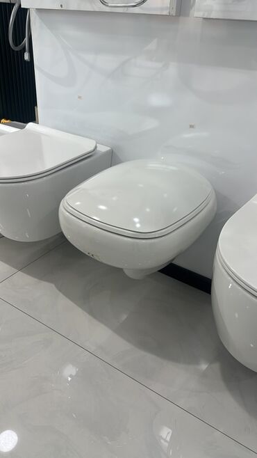 Unitazlar: Divara quraşdırılan, ağ rəngli bu tualet müasir vanna otağı dizaynları — 8