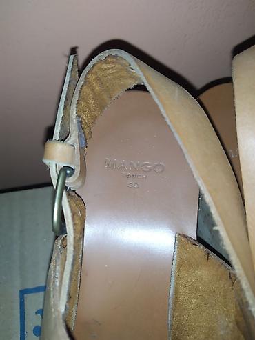 Продавцы-консультанты: Эти все женские обуви восемь пар за 5000 сом все в хорошем состоянии — 6