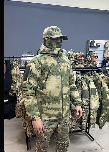 Личные вещи: Тёплый камуфлированный куртка для активностей на открытом воздухе — 1