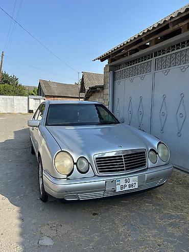 radiator mercedes: Mercedes-Benz E-Class (W210) sedan – gümüşü rəng. - Kuzov: 4 qapılı — 4