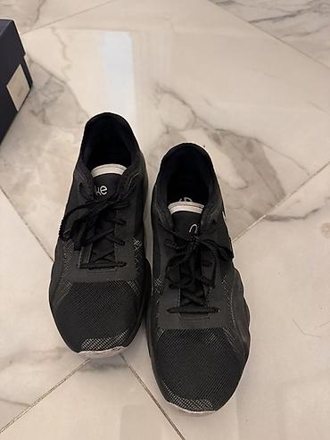 обувь 34: Кроссовки Nike, черные - Легкая и дышащая сетчатая верхняя часть с — 2